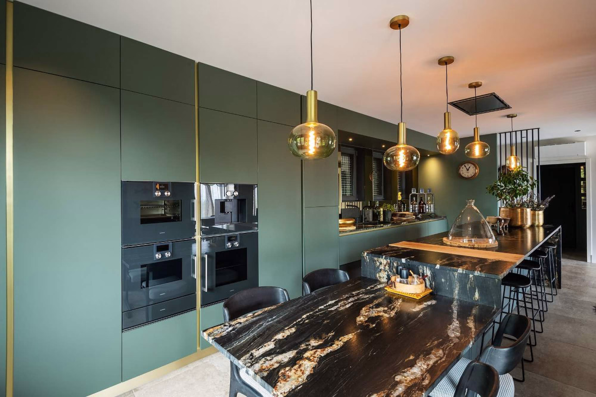 Cocinas verdes: calma y frescura a través de tus muebles