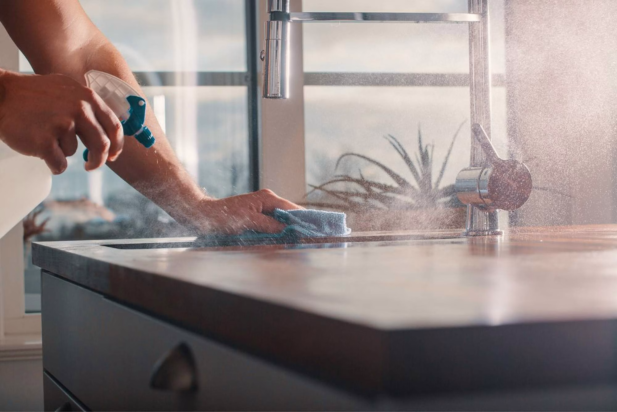 Trucos de limpieza de cocina con productos caseros