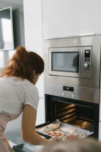 230307_consejos_para_ahorrar_luz_en_la_cocina_1.-pim2-2000_q