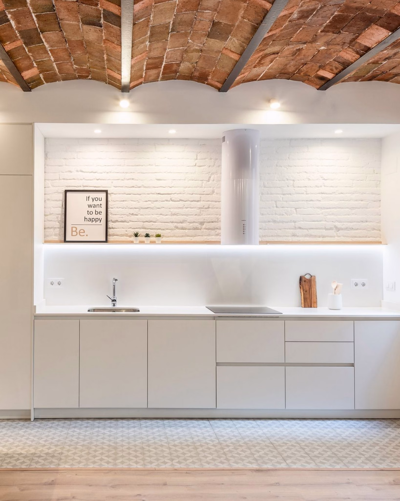 230314_trucos_para_dar_calidez_tu_cocina_blanca_3.-pim2-2000_q