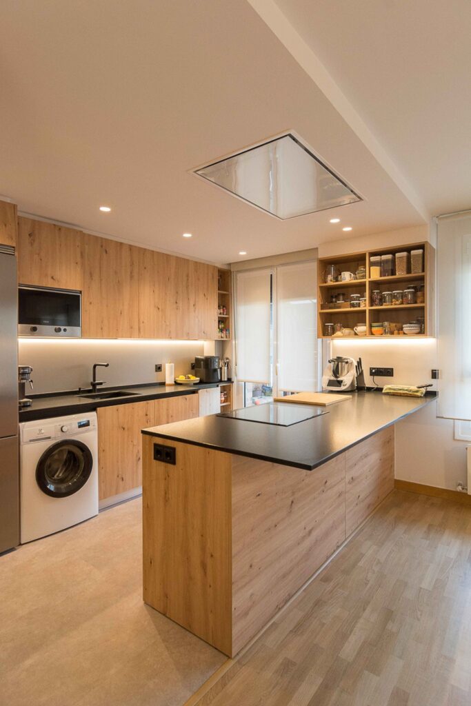 apal_-_cocina_madera_encimera_negra_amazonas_6.-pim2-2000_q