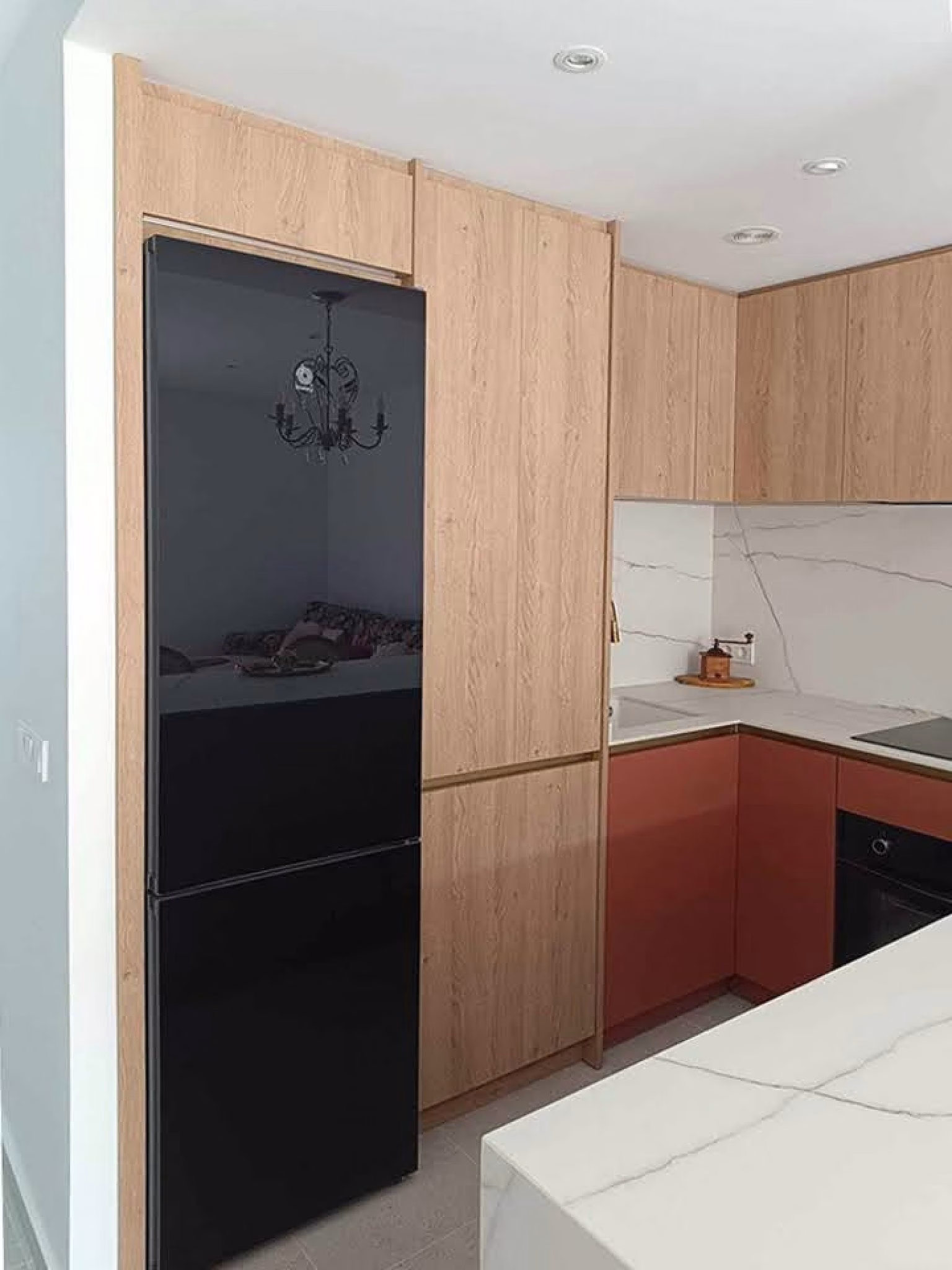 madecort_-_berlin_terracota_con_gola_dorado_y_aleve_en_color_roble_natura_7.-pim2-2000_q