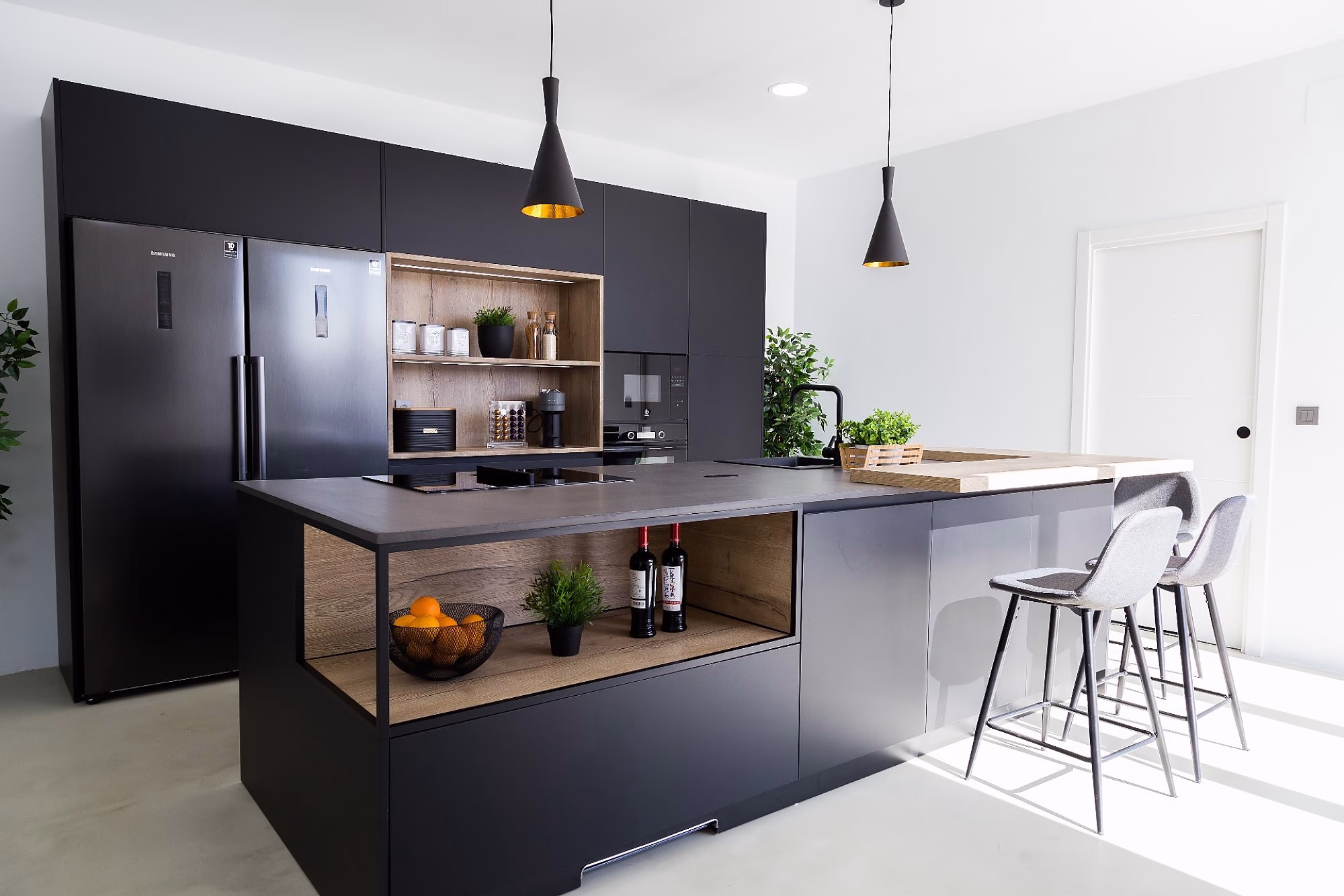 ob_cocinas_-_3_cocinas_negras_que_te_encantaran_-_nivel_2_muebles.-pim2-2000_q