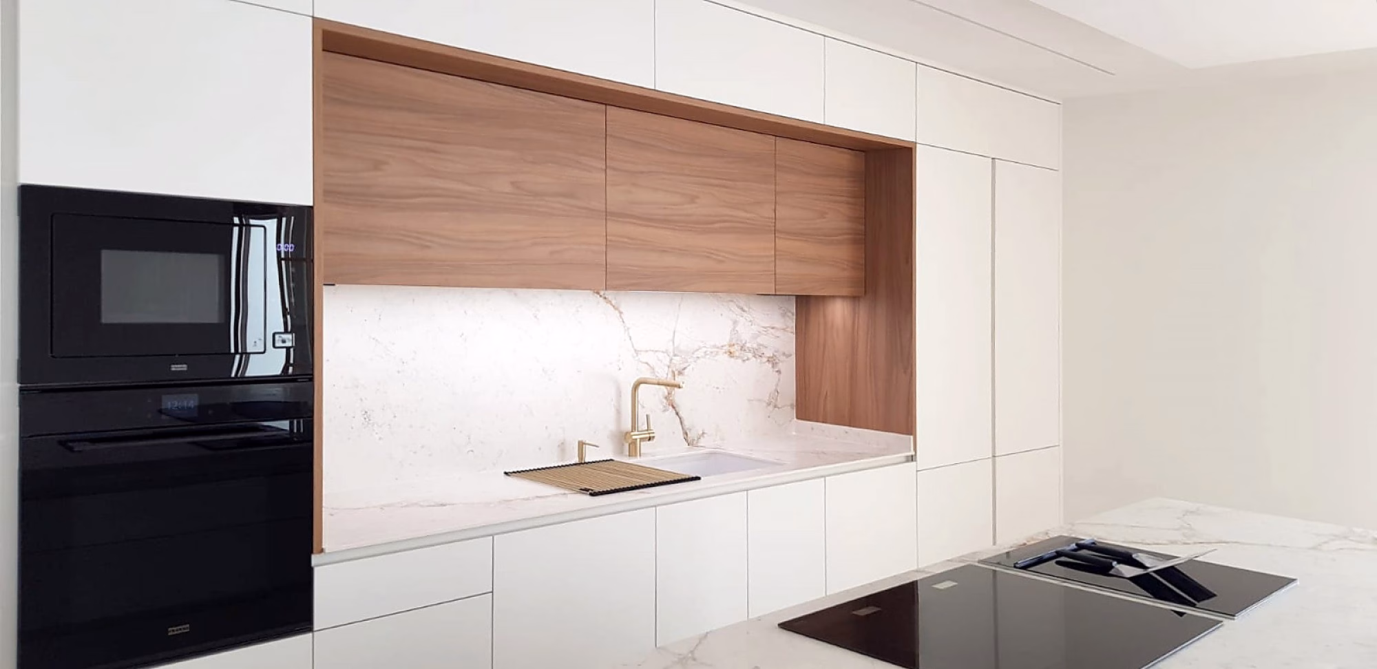 rivas_sanchez_carpinteros_-_fenix_blanco_roto_y_kobe_barenia_9.-pim2-2000_q