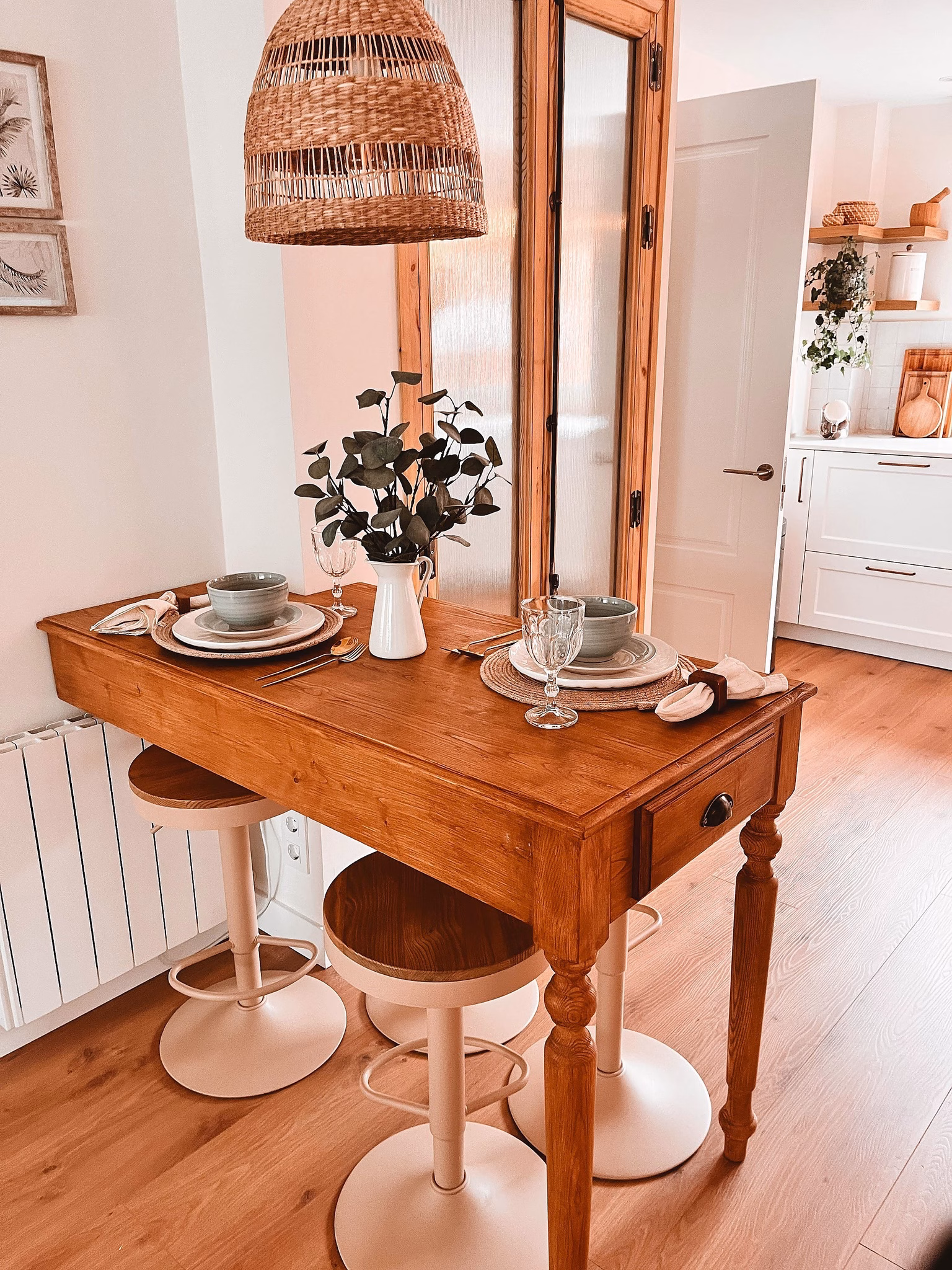 studilo_daless_y_agostina_dalo_-_cocina_blanca_y_madera_con_mesa_comedor_8.-pim2-2000_q