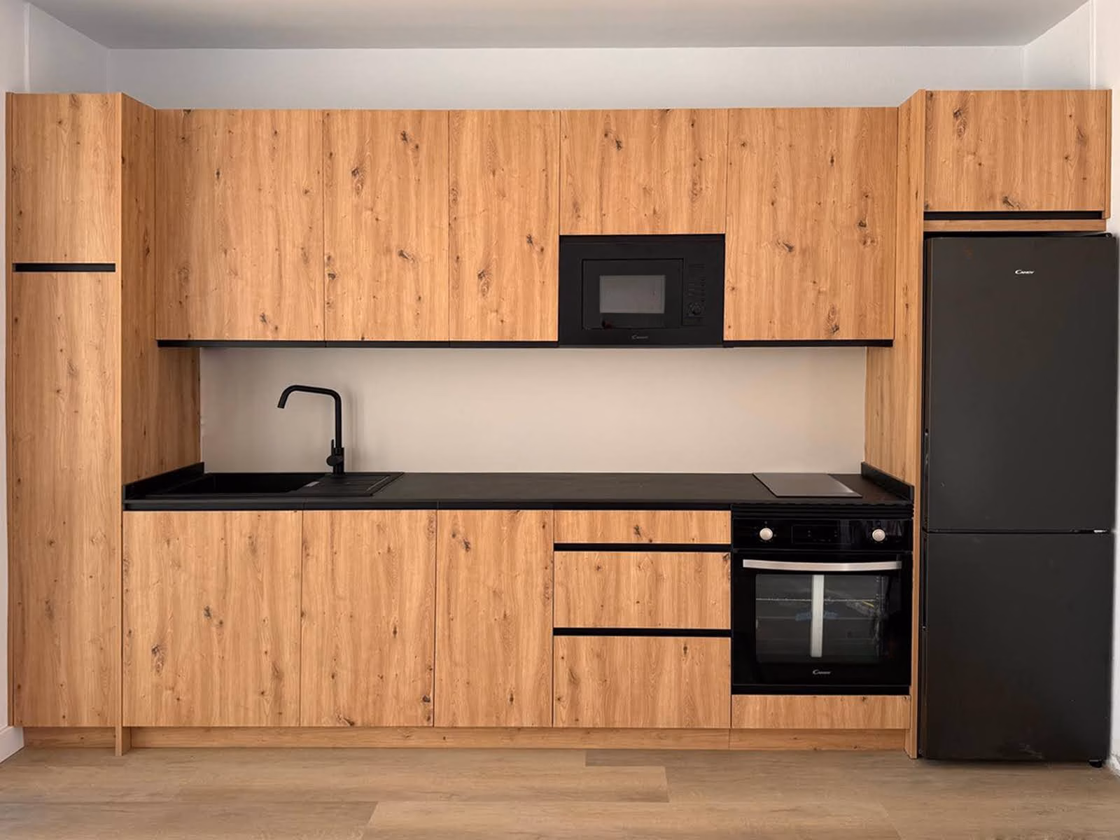 Maderas claras u oscuras: qué aportan a tu cocina