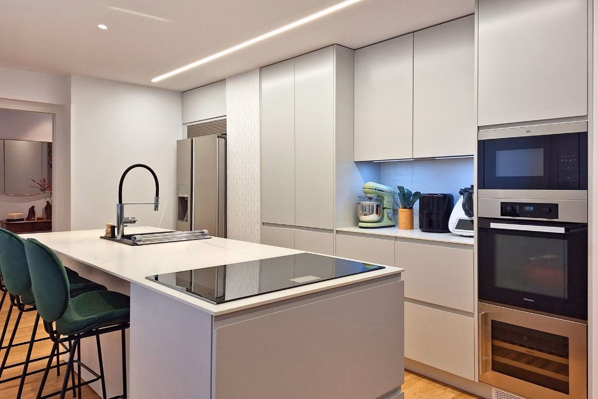 Isla o península: cómo elegir la mejor opción para tu cocina