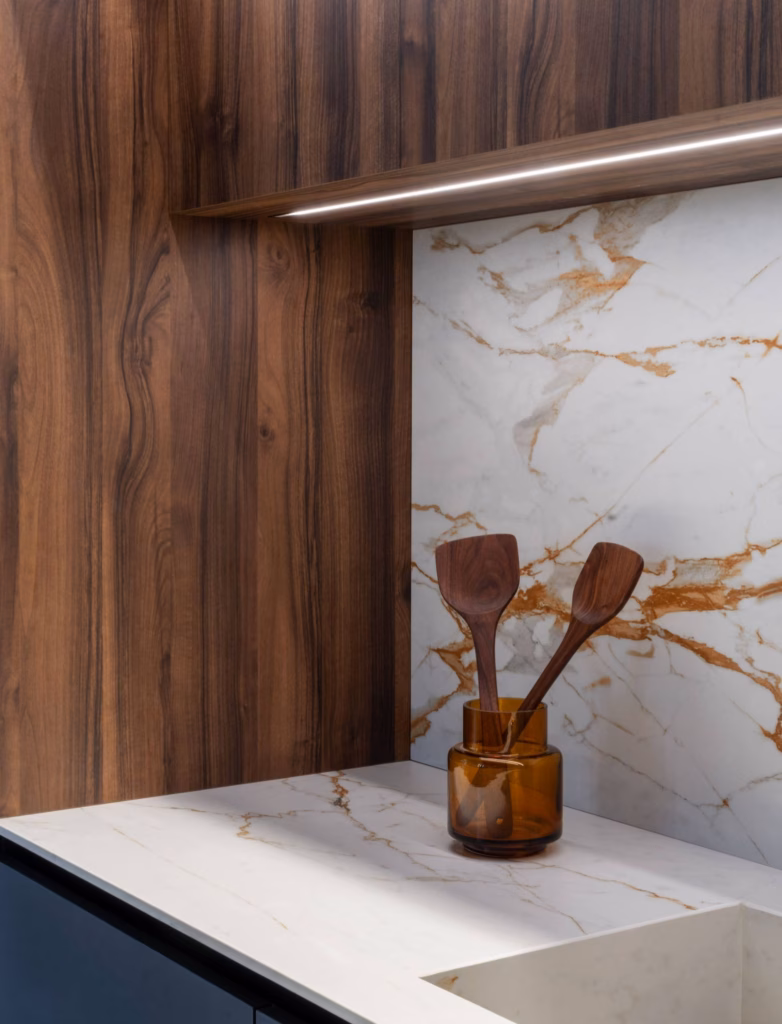Acabados efecto madera para tu cocina que te van a enamorar