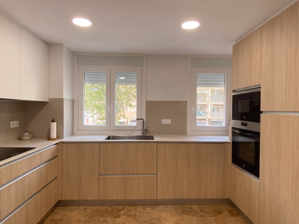 Acabados efecto madera para tu cocina que te van a enamorar