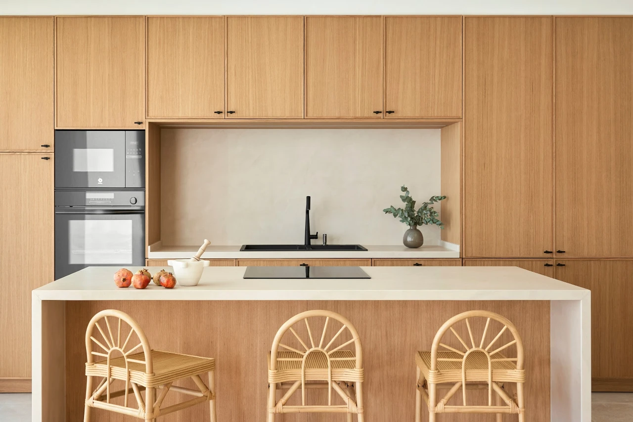 Cocina tipo puente: qué es, ventajas y diseños para aprovechar el espacio
